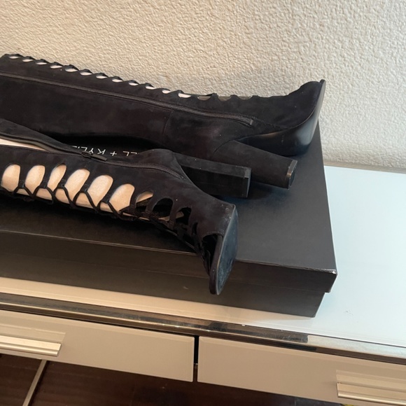 NIB KENDALL & KYLIE TALL LACE FRONT SUEDE BLACK BOOTS ๐๐๐๐ - Picture 5 of 11